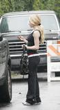 th_73124_Avril_Lavigne_running_out_of_her_gym_Club_in_Los_Angeles_05.jpg