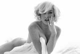 Lindsay Lohan topless posing