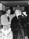 th_96148_MarilynMonroe_VariousWithJoeDimaggio_1954_01_122_141lo.jpg