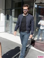 th_936684175_Bradley_Cooper_at_Radio_Show_in_Paris_1_435x580_122_186lo.jpg