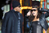 Jay-Z ( Джей-Зи ) - Страница 2 Th_70226_Rogger_-_Alicia_and_Jay-Z_on_the_set_of__4Empire_State_of_Mind9_952_123_339lo