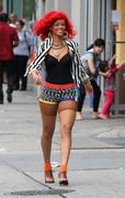 th_16590_Rihanna_shoots_Whats_My_Name_in_NYC_184_122_46lo.jpg