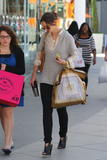 th_01564_Preppie_KatieHolmesshoppingwithIsabellaatHandMstoreinWestHollywood_March820101_122_467lo.jpg