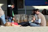 http://img16.imagevenue.com/loc740/th_47980_Hayden_Panettiere_2008-12-09_-_On_the_set_of_Heroes_345_122_740lo.jpg