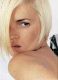 th_04290_vogueparis_fev2001_01_122_838lo.jpg