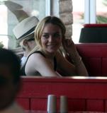 th_26538_Celebutopia-Lindsay_Lohan_and_Samantha_Ronson_have_a_burger_in_Hollywood-08_122_985lo.jpg