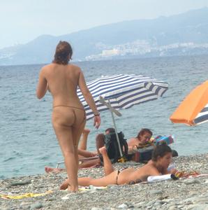 Voyeur of Naked Beach Sluts 01 x75-s1knh8tina.jpg