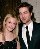 http://img16.imagevenue.com/loc178/th_63342_dakota_rob02_122_178lo.jpg