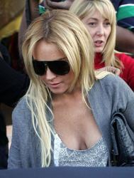 Lindsay Lohan upskirt picsk67onrw24x.jpg