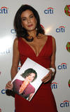 http://img16.imagevenue.com/loc43/th_72773_Teri_Hatcher_123_43lo.jpg