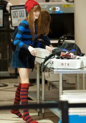 http://img16.imagevenue.com/loc435/th_761282075_bella_thorne_laxdeparture_dec1_6_122_435lo.jpg