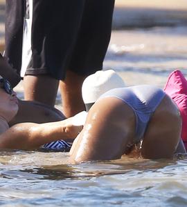 Jessica Alba – Bikini Candids in Caribbean14fmesa1ov.jpg