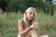 Teens smoking-v41r8itnt5.jpg