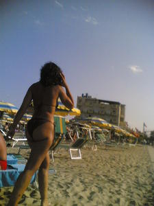 Italiana Mom On The Beach-61nrdl91md.jpg